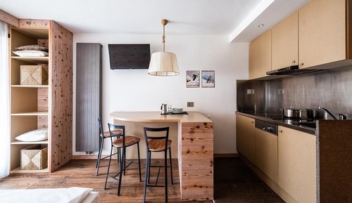 Estudio superior (3 Adults)