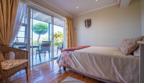 Habitación estándar doble, baño privado, en la zona del jardín