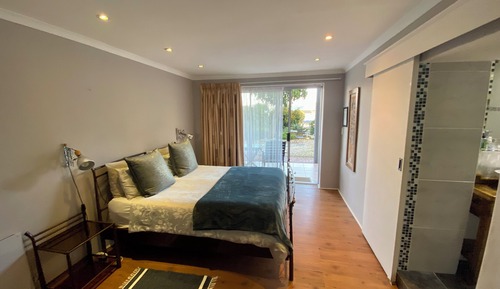 Habitación estándar doble, baño privado, en la zona del jardín
