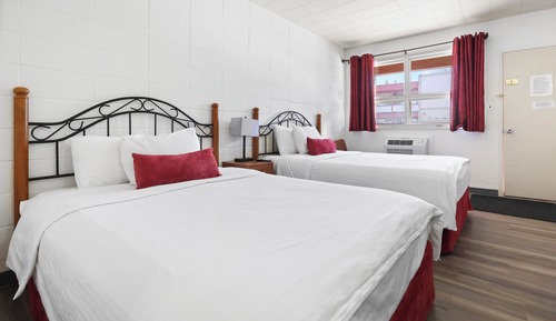 Habitación Business, 2 camas de matrimonio (Not pet friendly)