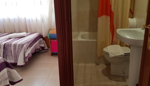 Habitación básica doble, baño privado
