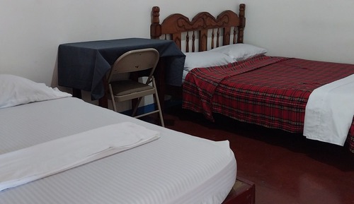 Habitación básica con 2 camas individuales (A/C)