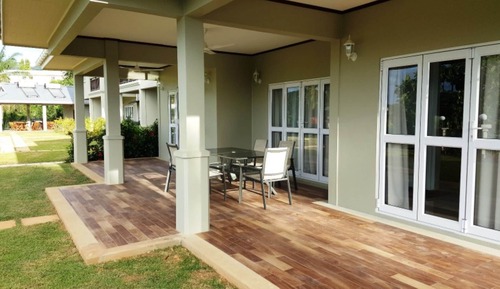 Villa, vistas a la piscina