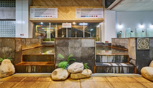 Hotel Grand Family (35 PY) + 1-Time Free Access for 5 to Sauna & Jjimjilbang