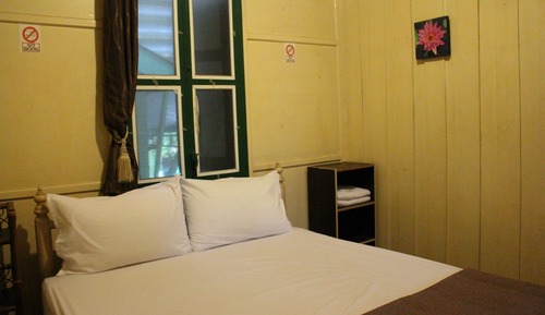 A/C Shared Bathroom