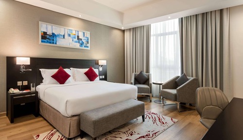 Dubai Explorer King Room Smoking| Shuttle to JBR Beach & Outlet Mall | + 10% Dining Discount