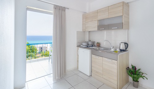 Apartamento estándar, 1 habitación, vistas parciales al mar, planta baja