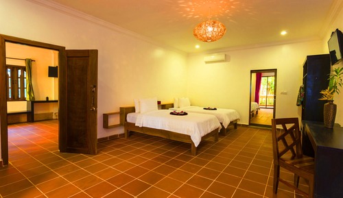 Habitación familiar, vistas a la piscina