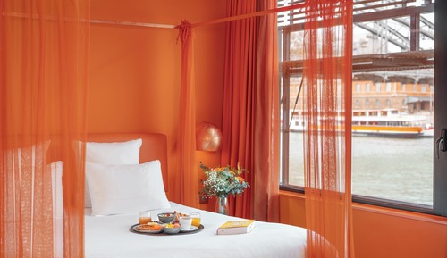 Suite (Amber)