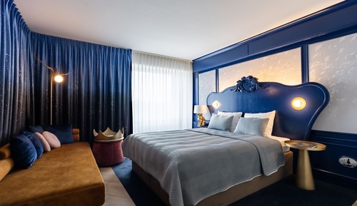 Premium Room max. 3 persons (with unlimited amusement park access)