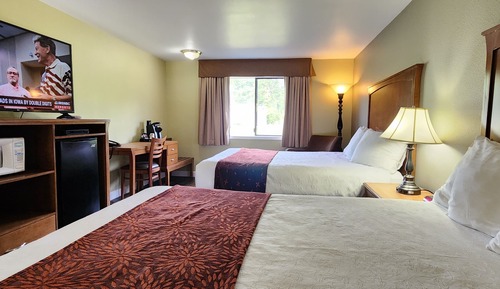 Deluxe Room, 2 Queen Beds, Refrigerator & Microwave, ADA, Dog Friendly-Ground Floor