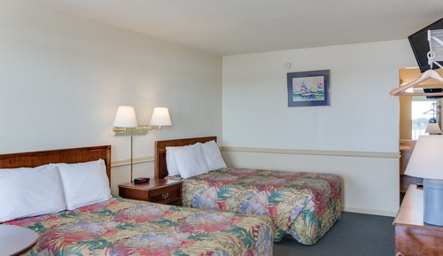 Habitación básica doble, 2 camas dobles, vistas al puerto
