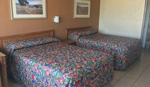Habitación Confort doble, 2 camas dobles, fumadores, frigorífico y microondas