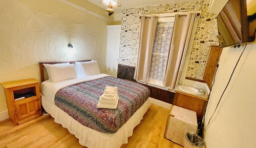 Habitación económica, 1 cama de matrimonio, baño compartido