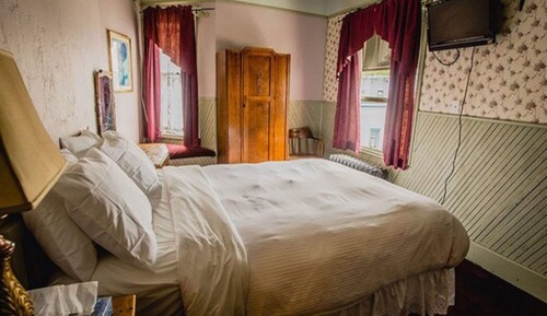 Habitación individual económica, 1 cama de matrimonio, baño compartido