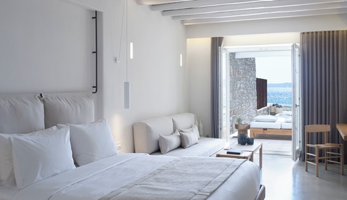 The Coast Beachfront Suite with Jetted Tub