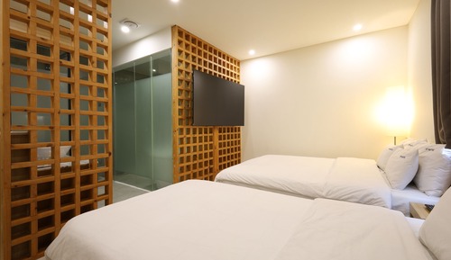 Royal Deluxe twin - Free Netflix Service