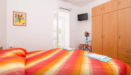 Apartamento romántico, 1 cama de matrimonio grande, terraza, junto a la playa
