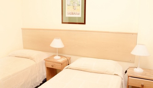 Habitación con 2 camas individuales