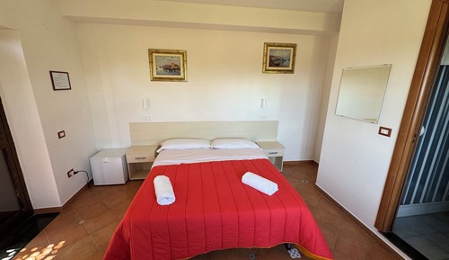 Habitación Deluxe doble, 1 cama de matrimonio, baño privado, en la zona del jardín