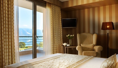 Suite superior, vistas al lago
