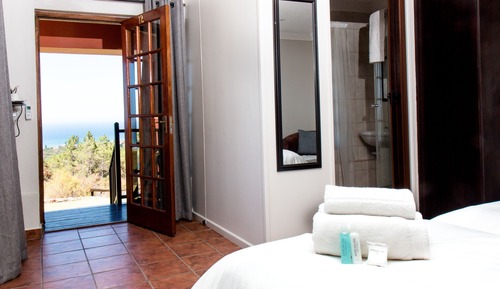 Habitación con 2 camas individuales, en la zona del jardín