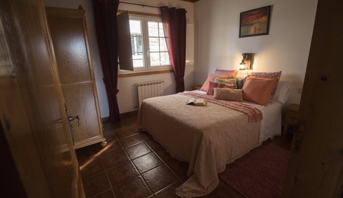 Casa familiar, varias habitaciones, cocina, en la zona del jardín