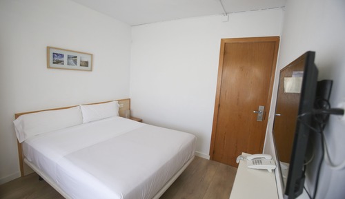 Habitación estándar con 1 cama doble o 2 individuales
