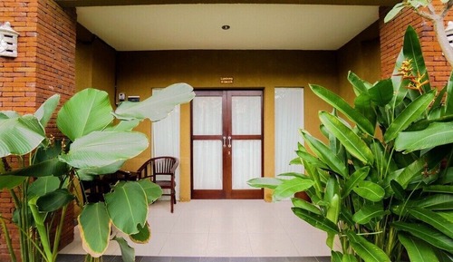 Estudio, vistas a la piscina