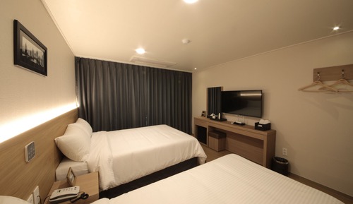 Habitación Deluxe con 2 camas individuales, vistas parciales al mar
