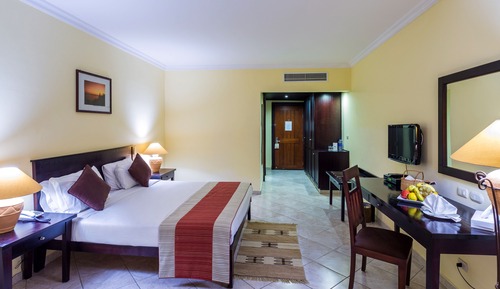 Habitación familiar, vistas parciales al mar