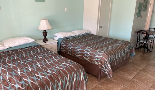 Habitación básica doble, 2 camas de matrimonio