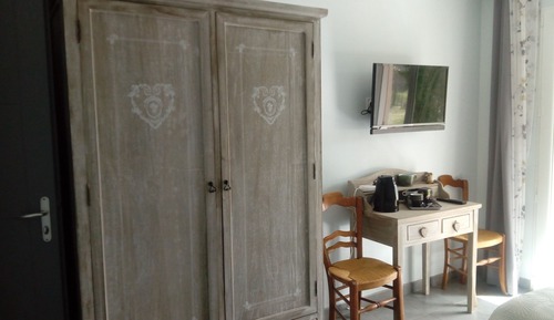 Habitación con 2 camas individuales, baño privado