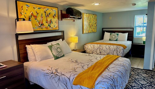 Habitación estándar, 2 camas de matrimonio (Pet-Friendly)