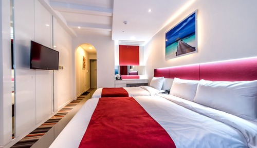 Habitación familiar, vistas a la ciudad (Red)