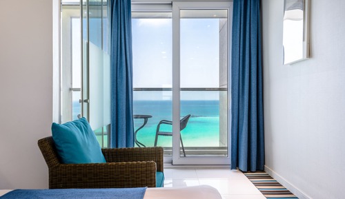 Habitación con 2 camas individuales, vistas al mar
