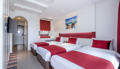 Habitación triple, vistas a la ciudad