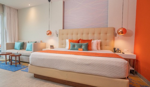 Suite (NEST SWIM UP SUITE)