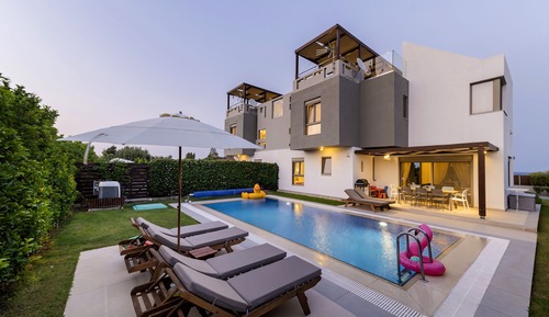 Villa de lujo, 4 habitaciones, piscina privada, frente a la playa (Alex)