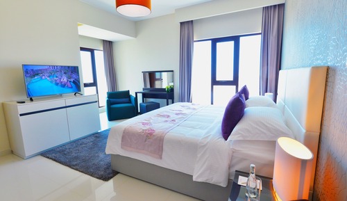 Ático, 3 habitaciones, piscina privada, vistas a la ciudad (Amiri)