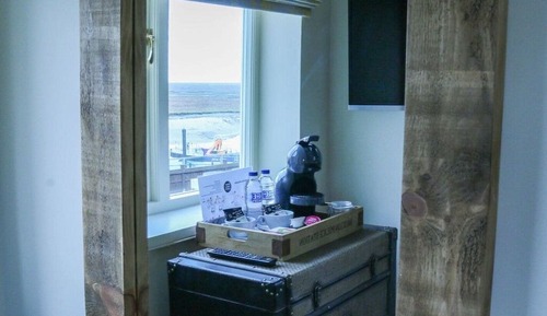 Habitación doble, vistas parciales al mar (Room 8)