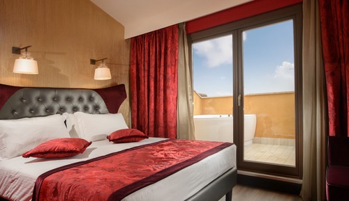 Habitación panorámica con 1 cama doble o 2 individuales, terraza (Jacuzzi)
