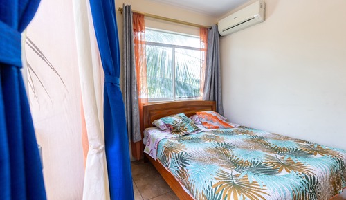 Apartamento familiar, 2 habitaciones, cocina, en una planta alta