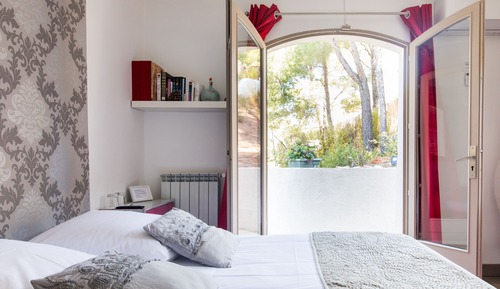 Habitación doble, baño privado, vistas al jardín (Chambre des pins)