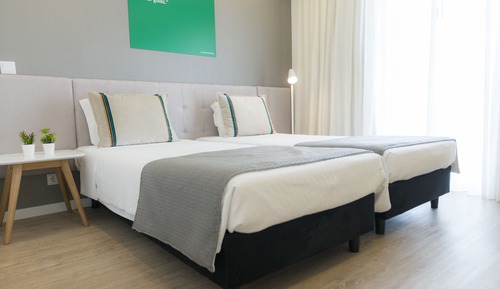 Habitación básica con 1 cama doble o 2 individuales