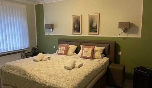 Habitación con 1 cama doble o 2 individuales, baño privado