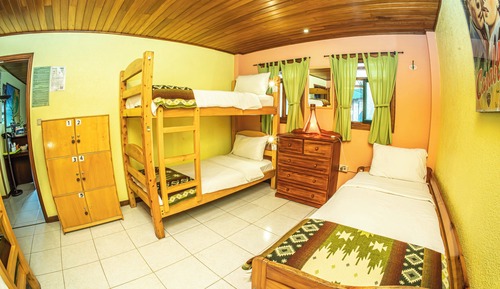 Habitación económica, dormitorio mixto, cocina básica (5 literas, Baño Compartido)