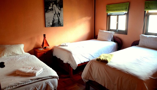 Habitación triple básica, 3 camas individuales (Baño Compartido)