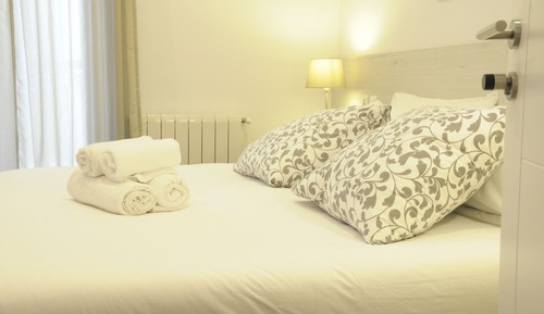 Habitación Confort con 1 cama doble o 2 individuales, baño privado, vistas a la ciudad