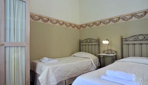 Habitación triple, balcón
